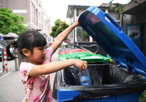Promueven clasificación de basura en China