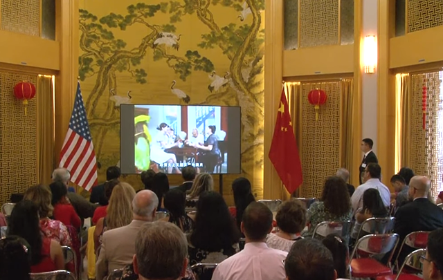 Niños chinos adoptados aprenden de china con sus padres estadounidenses