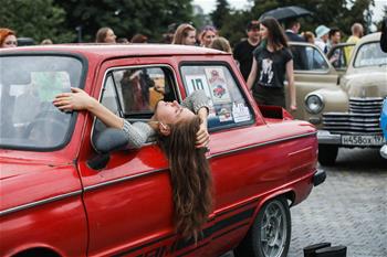 "Probka Mira", un espectáculo callejero en Moscú