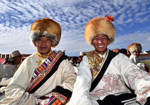 Sombreros en festival de carreras de caballos en Nagqu, Tíbet