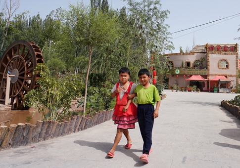 Mejora de medio ambiente y promoción del turismo en Pahtakla, Xinjiang