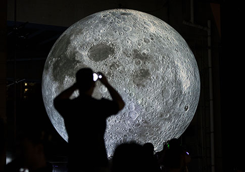 Instalación del "Museo de la Luna" en Toronto, Canadá