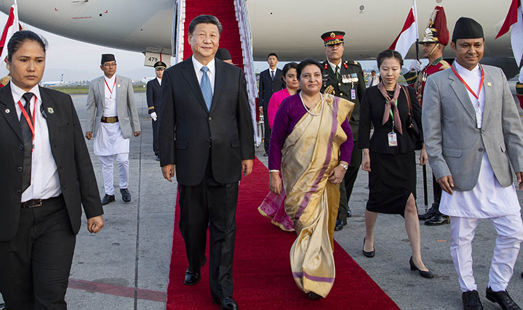 Xi llega a Nepal para visita de Estado