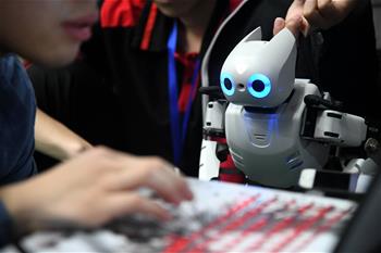 La competencia nacional de robots inteligentes en Qingdao
