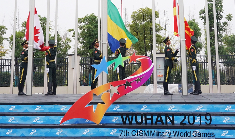 Ceremonia de izamiento de bandera en la villa de atletas de los 7°Juegos Militares Mundiales