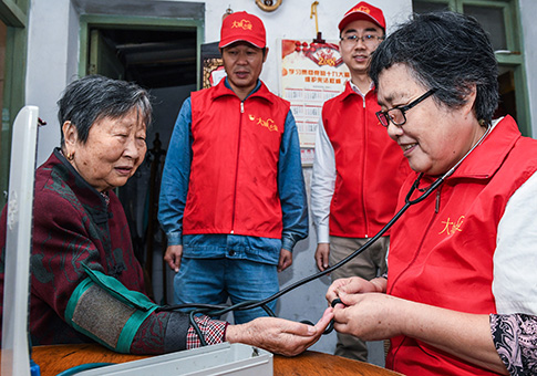 Equipos de voluntarios proveen servicios en Yuyao, Zhejiang