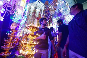El Festival Deepavali en un mercado en la Pequeña India de Singapur
