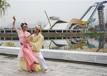 El espectáculo de danza en el Parque Shougang en Beijing