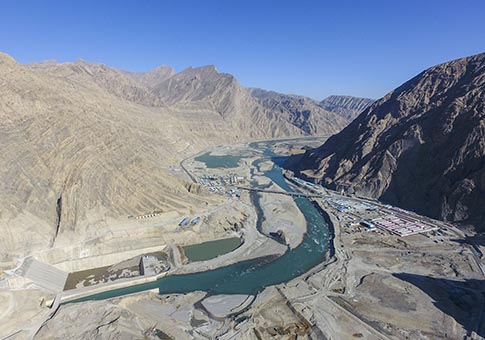 Presa hídrica del proyecto de conservación de agua Aratax en Xinjiang