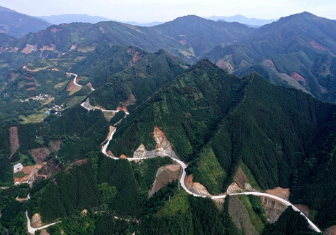 Carreteras de 197 kilómetros, esfuerzos en reducción de pobreza en Guangxi