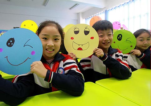 Celebran Día Mundial del Hola en escuela primaria en Hebei
