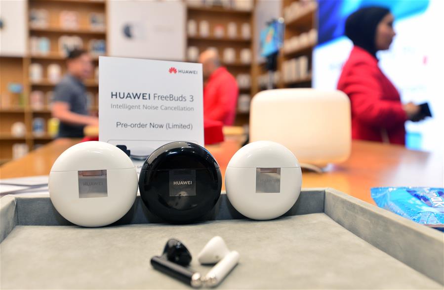 Huawei presenta audífonos Freebuds 3 a clientes kuwaitíes