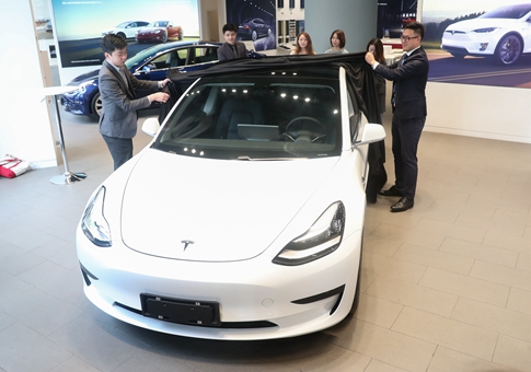 Tesla presenta su vehículo eléctrico del Modelo 3