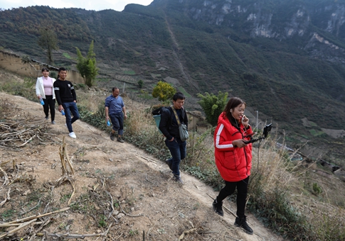 Reducción de pobreza en una aldea de acantilado en Sichuan