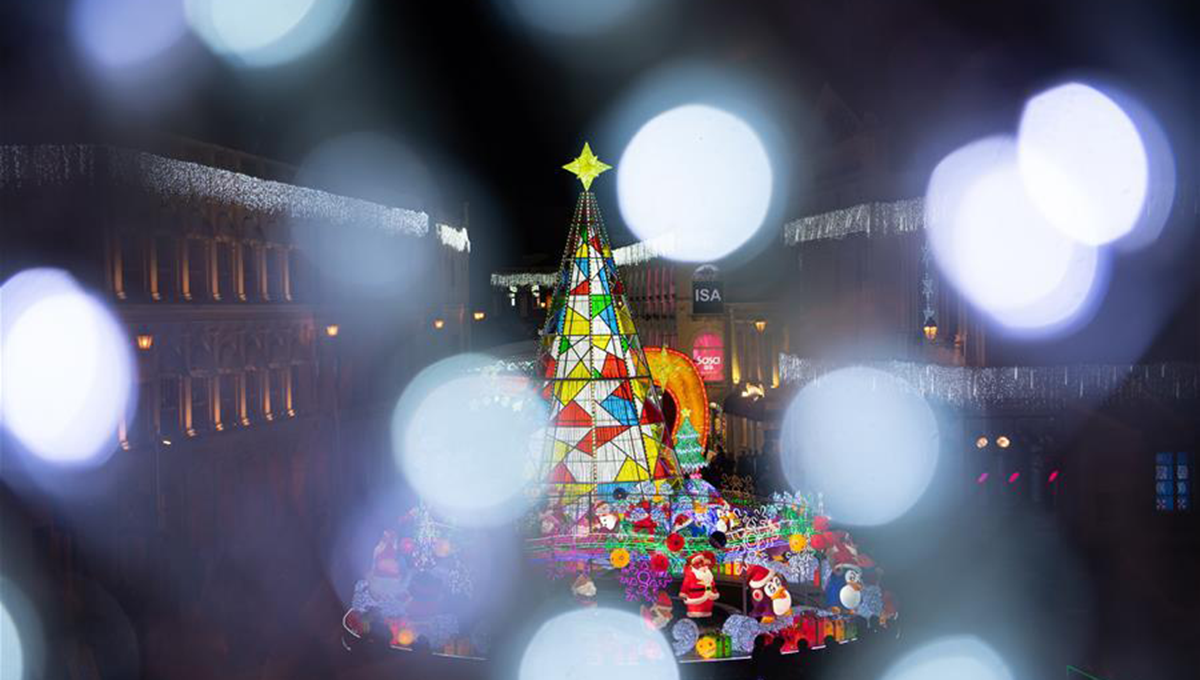 Luces festivas en Plaza del Senado en Macao