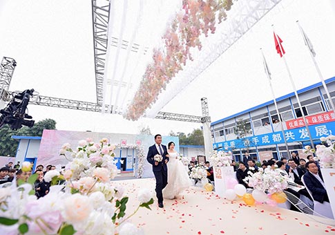 China Railway No.3 Engineering Group celebra una boda grupal en Chengdu