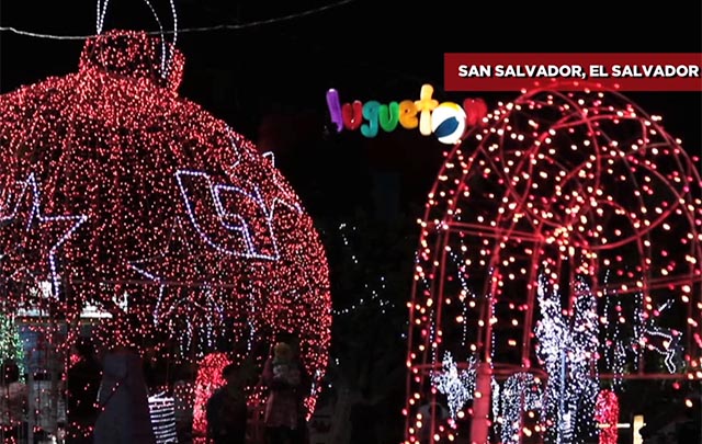 Luces navideñas invaden espacios públicos en la capital salvadoreña