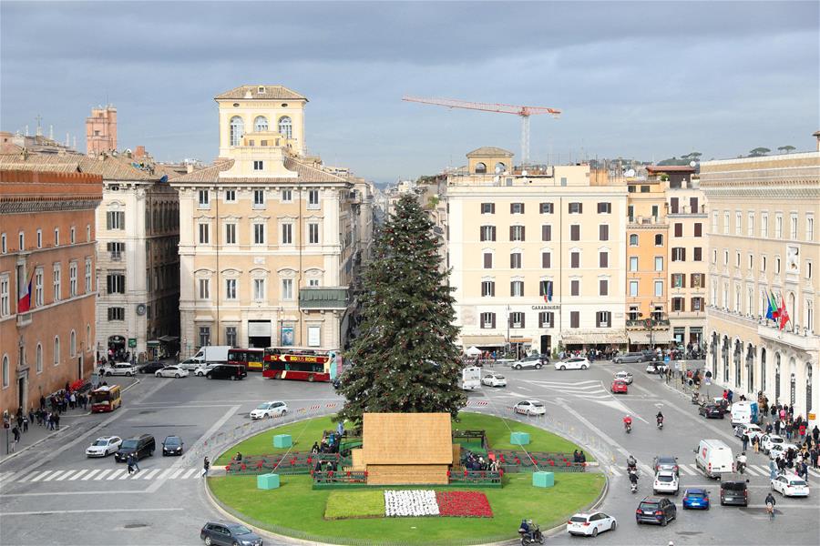 Árbol de Navidad en la Plaza Venezia en Roma, Italia