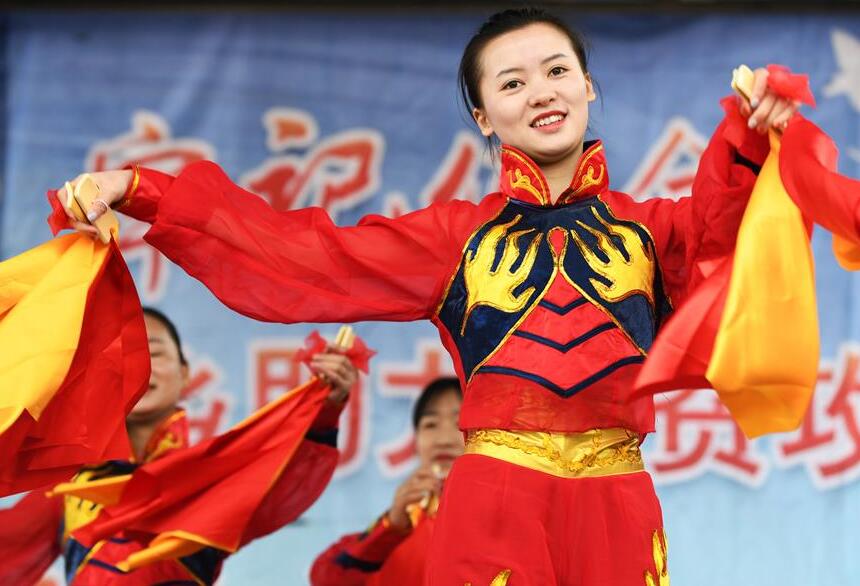 Guizhou: Artistas presentan espectáculo para personas reubicadas en Zheng'an