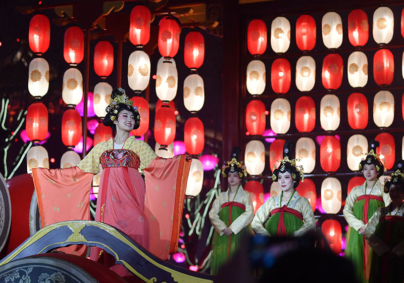 Shaanxi: Presentaciones en el Grand Tang Mall para celebrar Festival de Primavera
