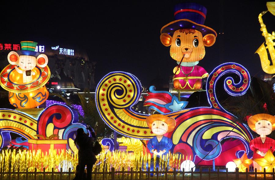 Jiangsu: Espectáculo de linternas con temática sobre el Año de la Rata en Changzhou
