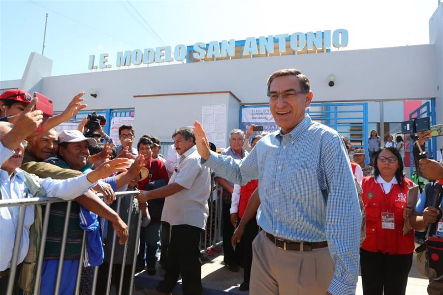 Presidente de Perú vota en comicios congresales y pide hacerlo de forma "responsable"