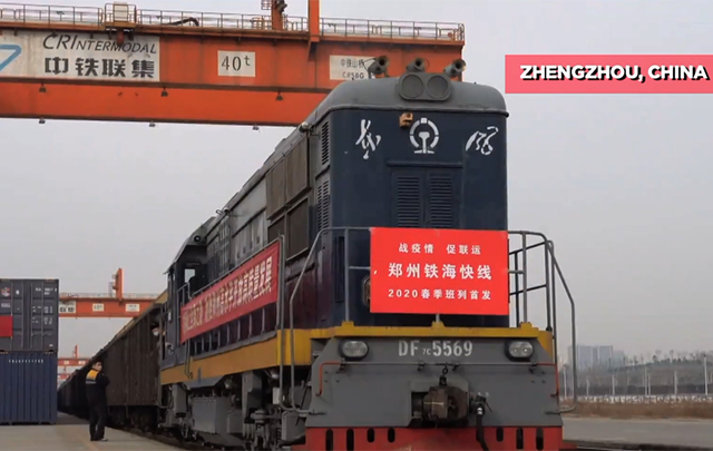 Tren expreso intermodal marítimo-ferrociario de Zhengzhou reanuda operaciones