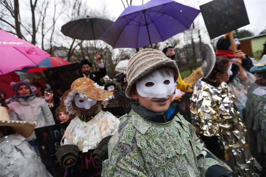 Carnaval con tema "naturaleza y clima" se lleva a cabo en Bruselas