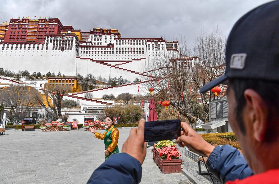 El Palacio de Potala lleva a cabo la transmisión en vivo de un recorrido