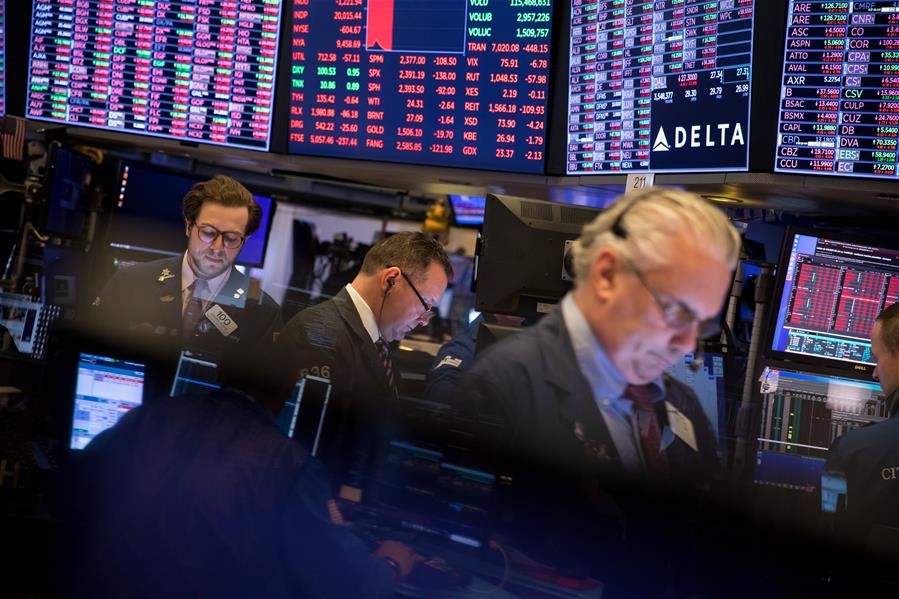 Wall Street se desploma en medio de ventas de pánico por COVID-19