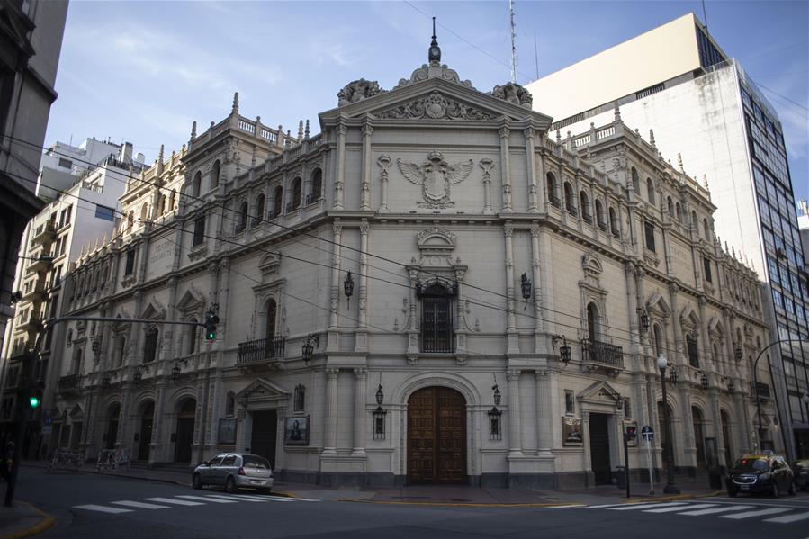 ESPECIAL: Teatro Nacional Cervantes de Argentina confecciona mascarillas en lucha contra COVID-19