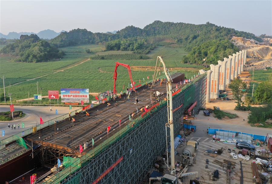 Construcción del puente Longhuai en Guangxi