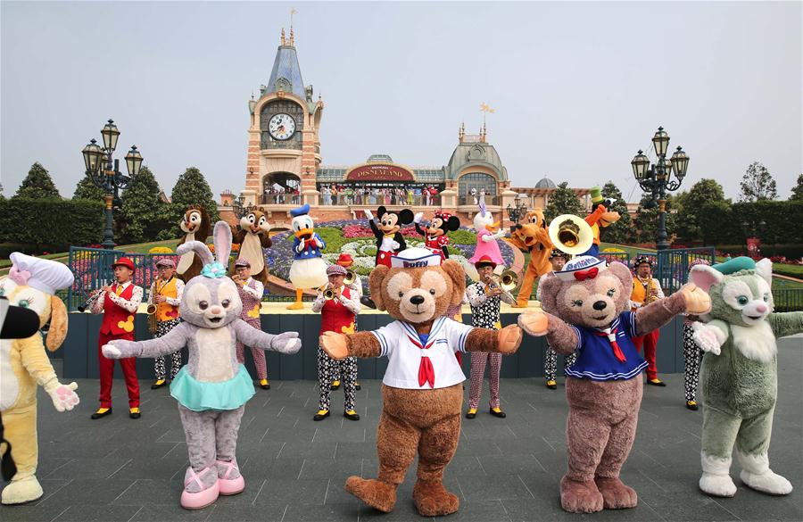 Parque temático Disneylandia de Shanghai reabre al público con capacidad controlada