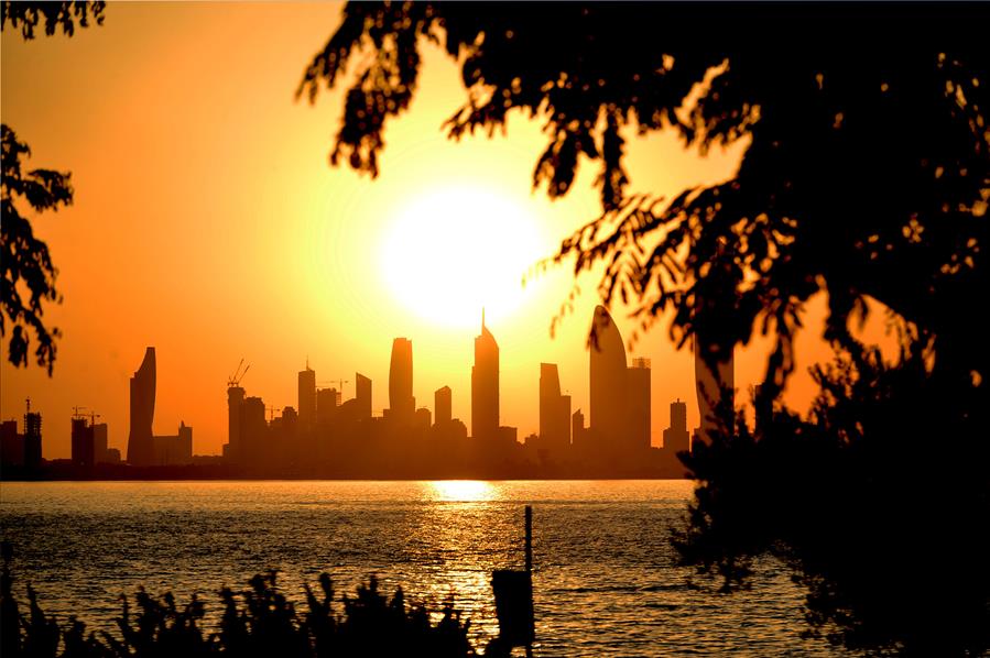 Puesta del Sol en la Ciudad de Kuwait