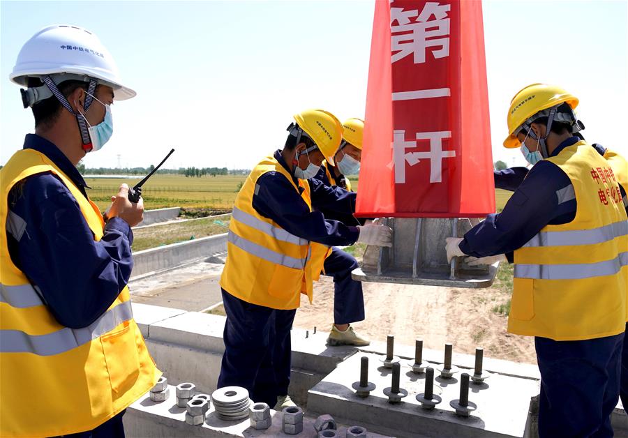 Henan: Sección Zhengzhou-Puyang de línea ferroviaria de alta velocidad entra en la fase de electrificación