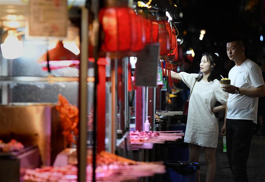 Henan: Economía nocturna en Kaifeng comienza a revivir