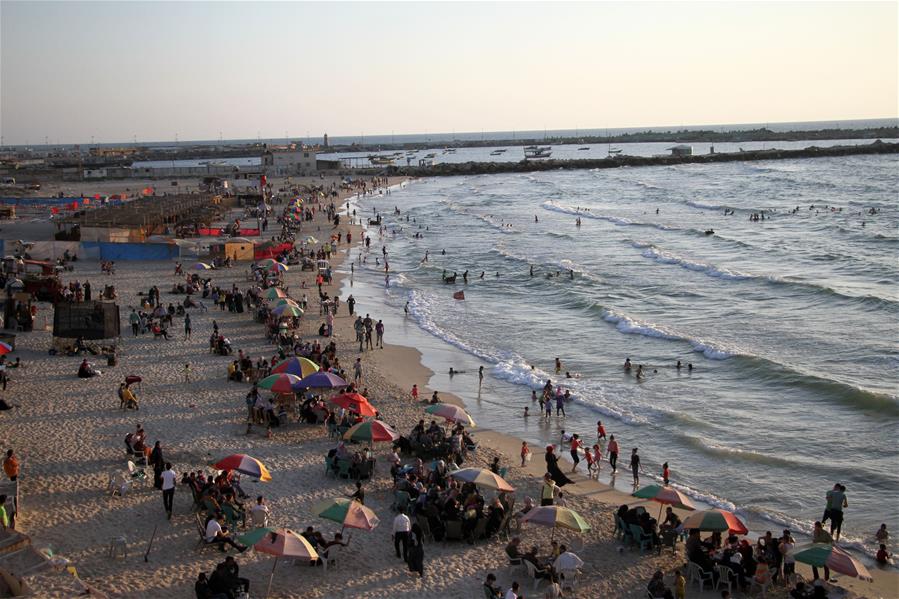 Atardecer en la costa en la Ciudad de Gaza