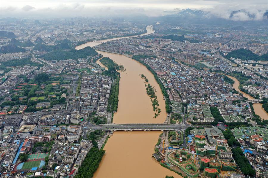 Guangxi: Río Lijiang con el nivel de agua más alto debido a la lluvia torrencial