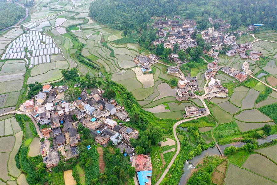 Guizhou: Paisaje de pueblo de Changming en condado de Guiding