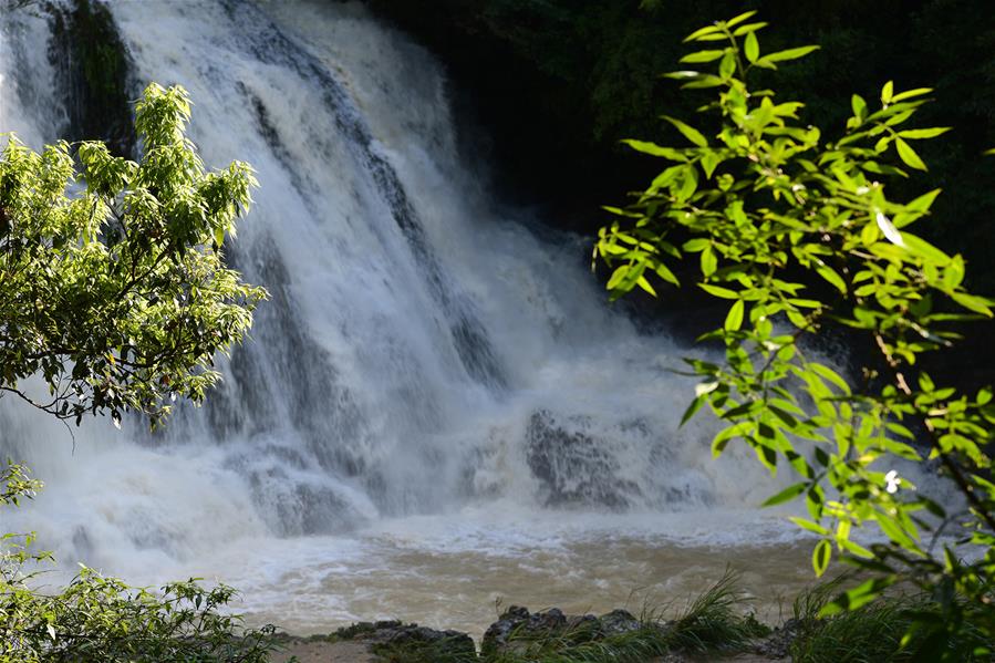 Guizhou: Cascada del río Midi en Bijie