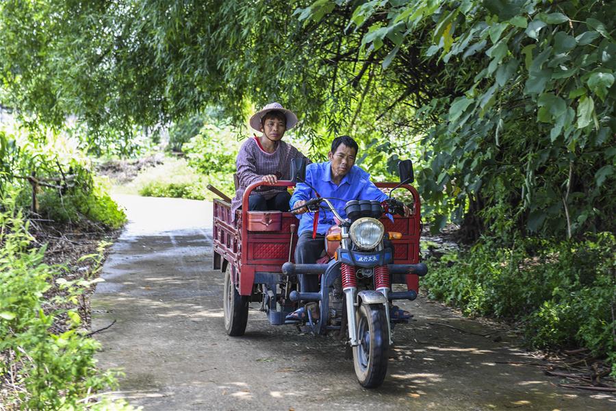 Guangxi: Pareja con discapacidad, modelo de alivio de pobreza