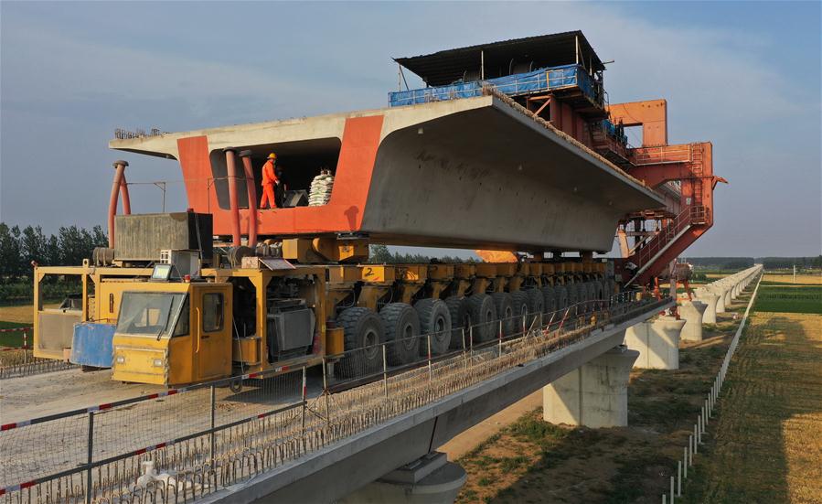 Construcción del ferrocarril interurbano entre Beijing y Tangshan