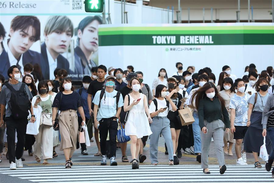 Personas con mascarillas en Tokio, Japón