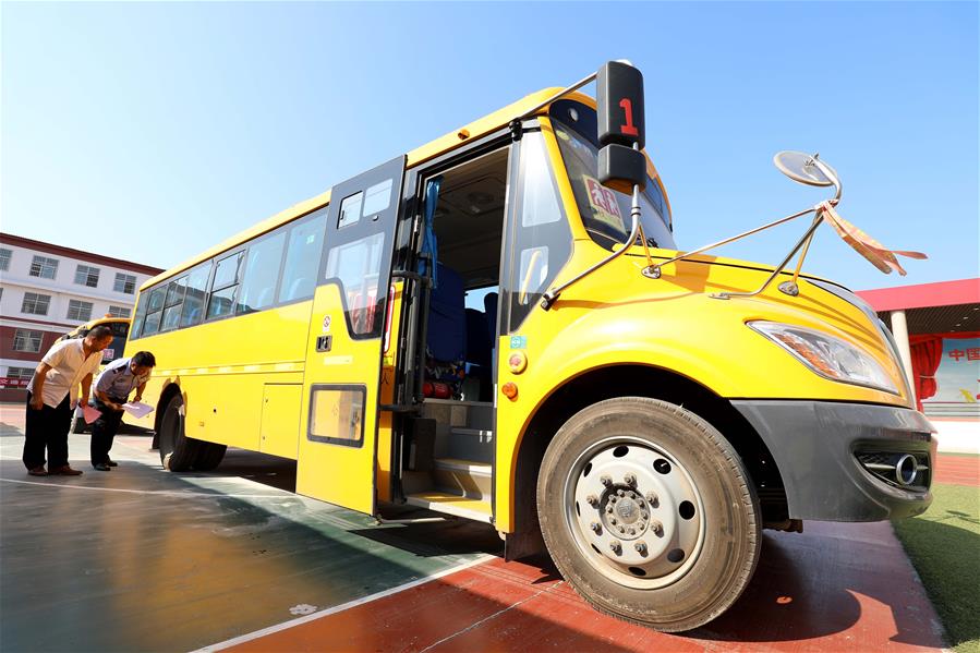 Hebei: Realizan controles de seguridad y rendimiento de autobuses escolares en distrito de Gaocheng