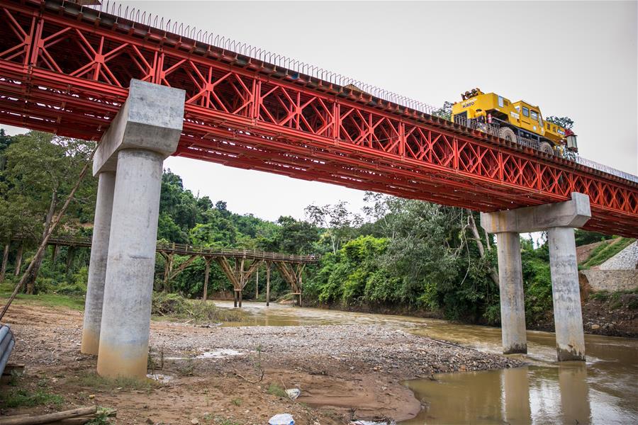 Nuevo puente construido con ayuda de China en Laos
