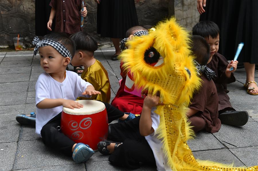 Tradicional Festival de Medio Otoño vietnamita, reconocido como un evento festivo para los niños en Vietnam
