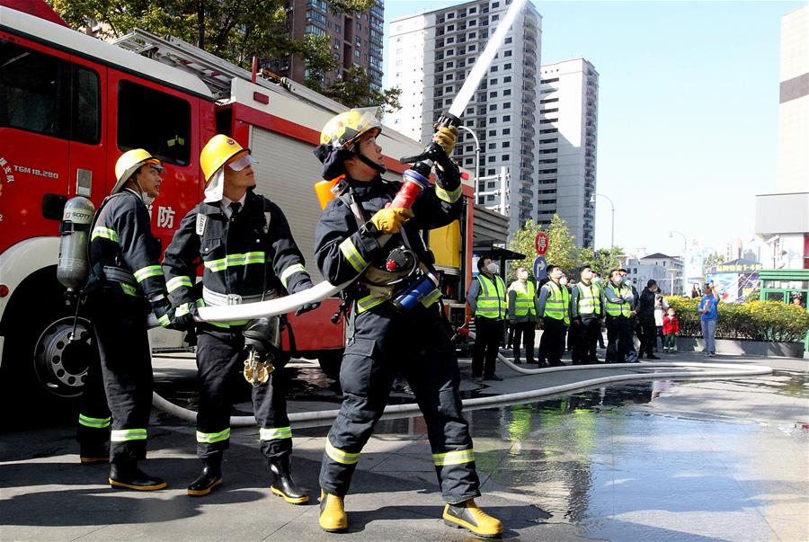 Se lleva a cabo un simulacro de incendio en Shanghai
