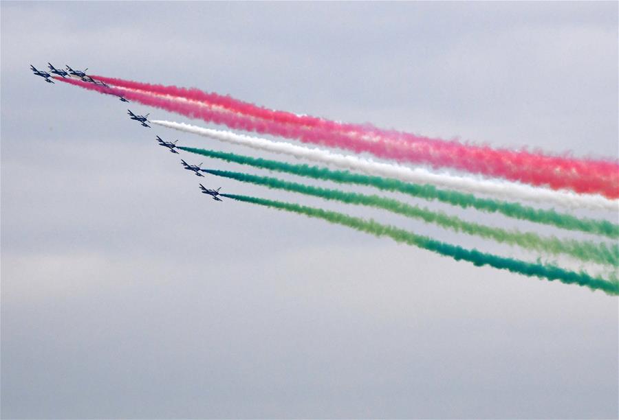 Equipo de acrobacia aérea italiano Frecce Tricolori realiza presentación en Roma