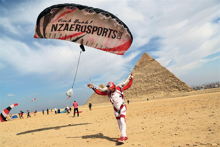 Tercera edición del festival de deportes aéreos de Egipto