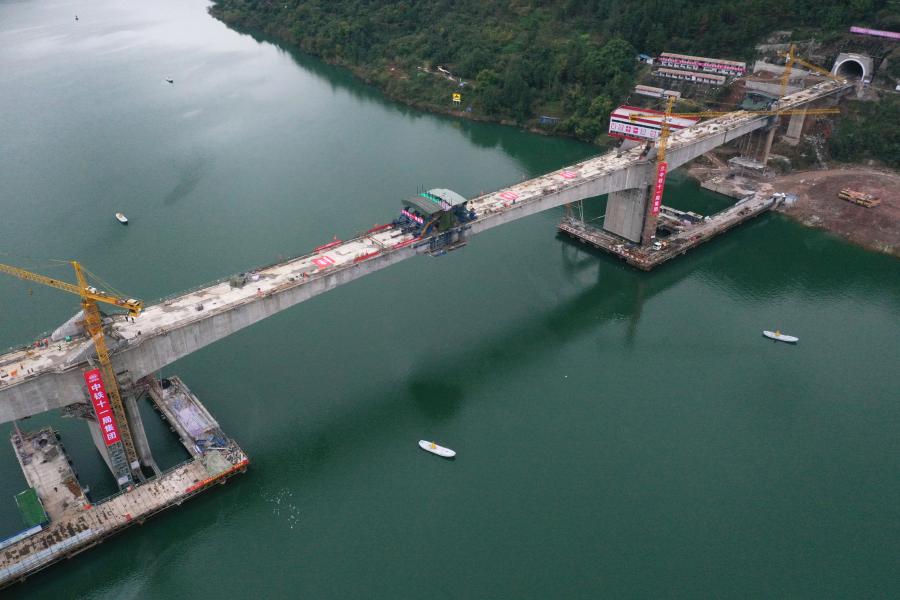 Construcción del puente ferroviario de múltiples vías del río Pengxi en Chongqing